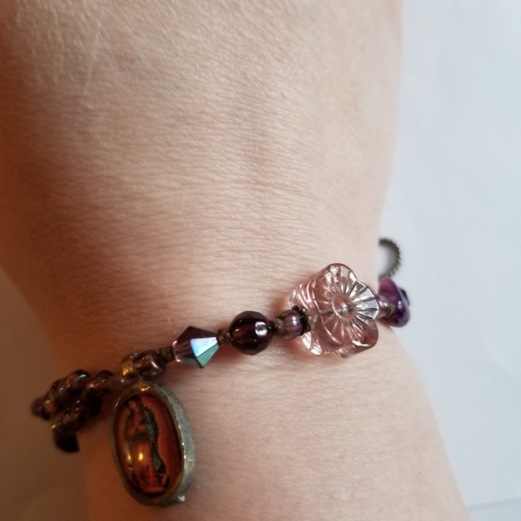 Relisted -Handmade beaded bracelet Virgin Mary religious purple flower - Picture 4 of 12